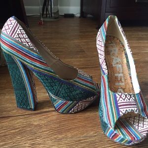 Size 8, urban print. Very comfortable