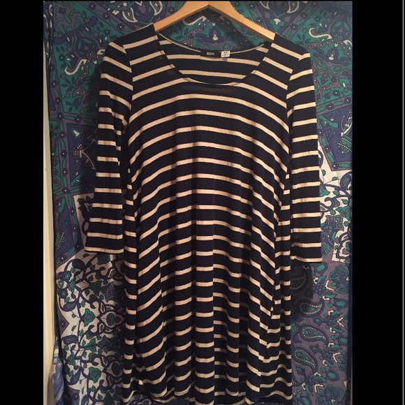 NWT Navy/Cream 3/4 Sleeve Swing Dress