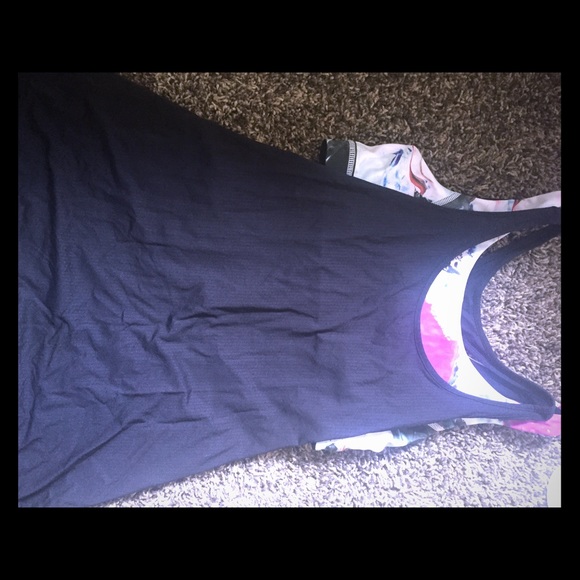 Lululemon black tank
