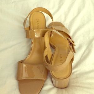 NEW Talbots tan patent leather sandal