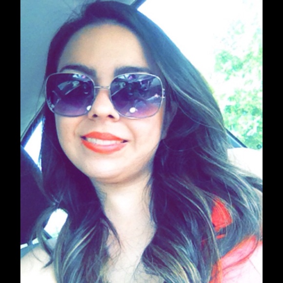 Meet your Posher, Anna - Picture 1 of 1