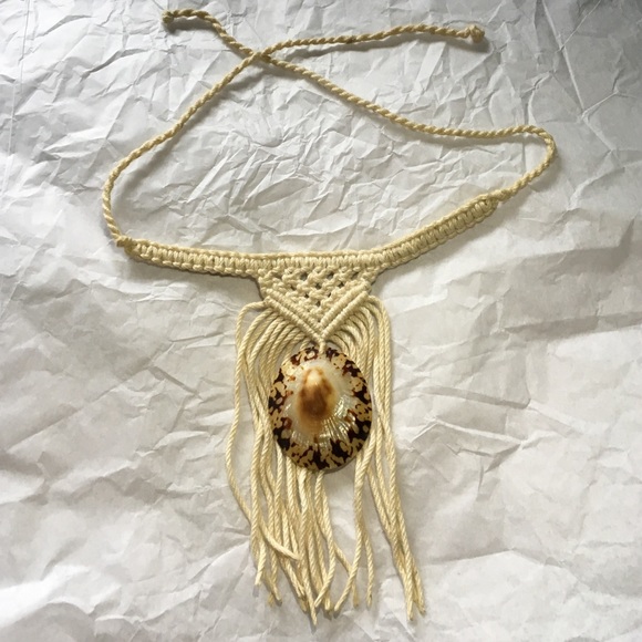 📍 ON SALE 📍 Macrame Choker with Shell