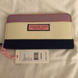 NWT Vineyard Vines Wallet with Whale Details