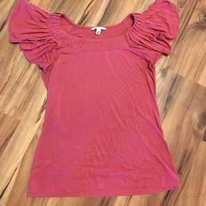 Shirt with loose sleeves