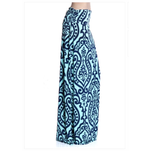 ✨30% off bundles✨Blue maxi skirt - Picture 2 of 2