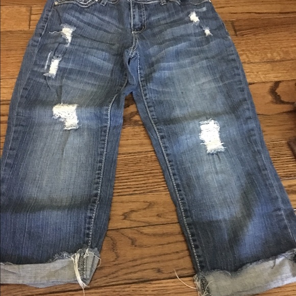 Like New Medium Ripped Destroy Capris Size 6