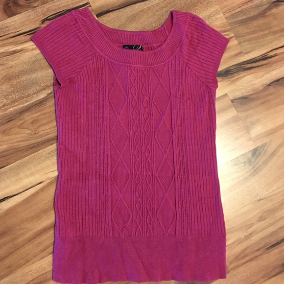 Short sleeve sweater