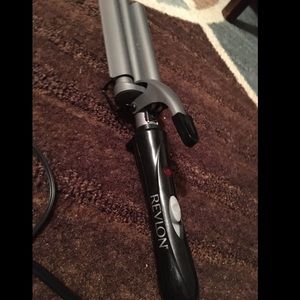 Revlon Ceramic Styling Iron for crimping and waves