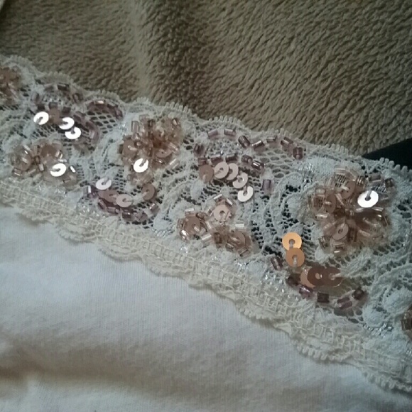 Limited white tank - Picture 2 of 2