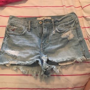 High rise Jean ripped shorts!
