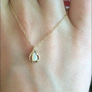 10 Karat Gold necklace with Teardrop White Opal