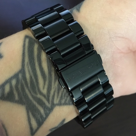 Gorgeous unisex MK - Picture 2 of 4