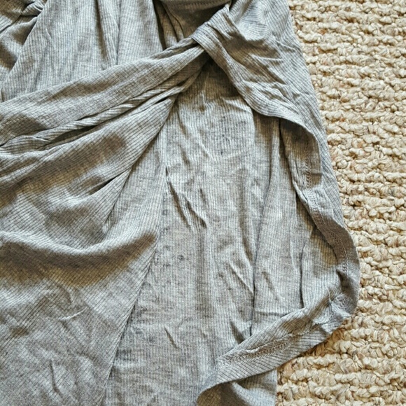 🆕GRAY PRINT TANK TOP🆕 🌟LAST ONE🌟 - Picture 3 of 3