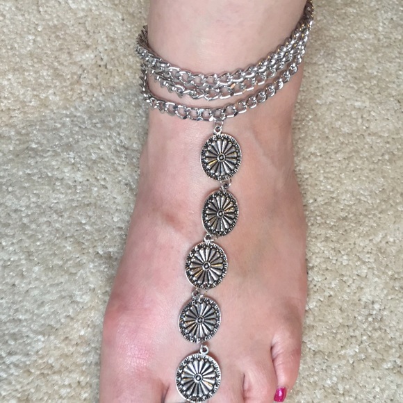 Pair of Vintage Silver Layered Toe Ring Anklets - Picture 3 of 4