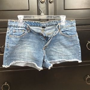 Gap boyfriend cut off shorts mid rise size 8