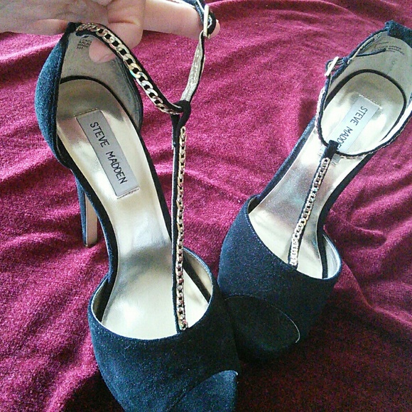 Shoes - Picture 2 of 4