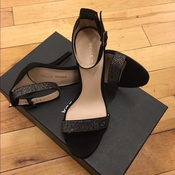 NEW Pelle Moda Kacey Sandal in Black Suede