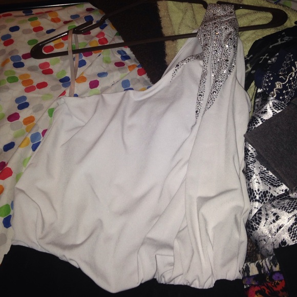 White & black dress - Picture 3 of 4