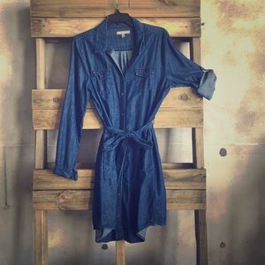 REDUCED Banana Republic tie waist chambray dress