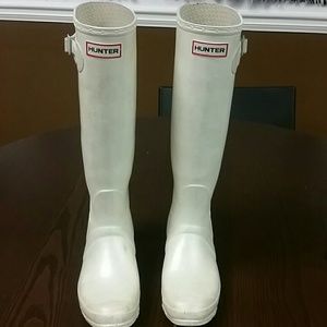 PEARL COLORED HUNTER BOOTS WITH SOCKS