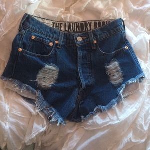 HIGH WAISTED SHORTS WITH STRAWBERRY POCKET