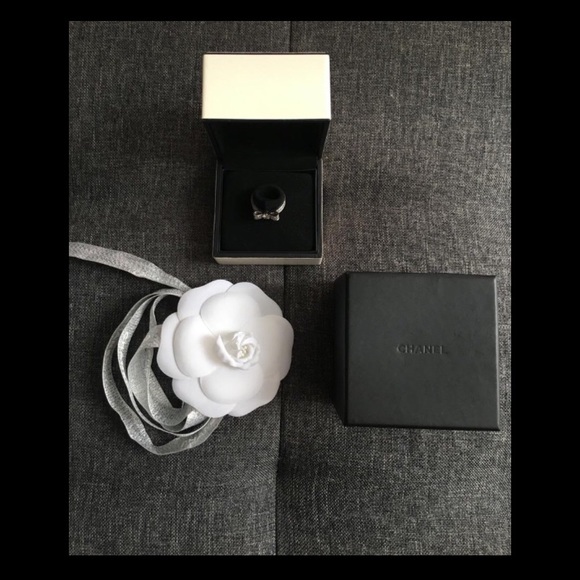 🚫SOLD🚫AUTHENTIC Chanel diamond bow ring💍 - Picture 2 of 8
