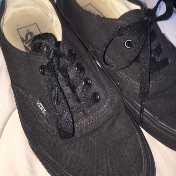 all black authentic vans women's 7