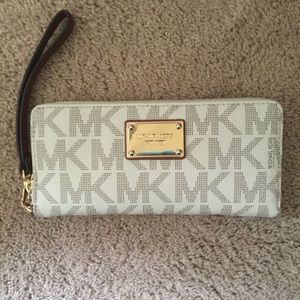 Jet Set Travel Continental Wallet, Vanilla