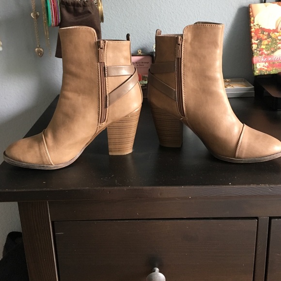 Ankle booties - Picture 2 of 3
