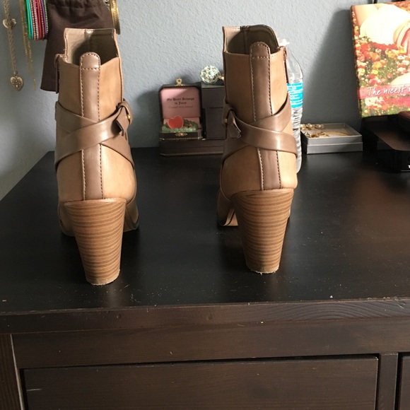 Ankle booties - Picture 3 of 3