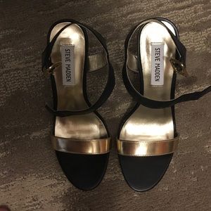 STEVE MADDEN BLACK AND GOLD HEELS