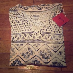Short Sleeve NWT Dogbone Print.