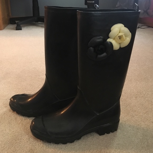 Shoes - Black rain boots with flowers