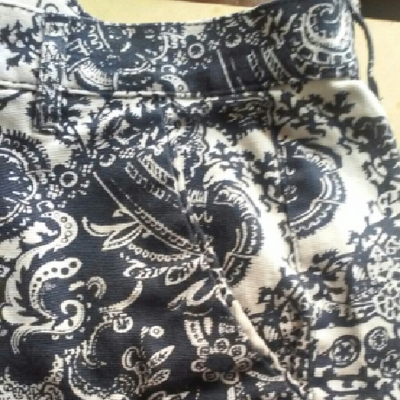 Print Shorts - Picture 2 of 2