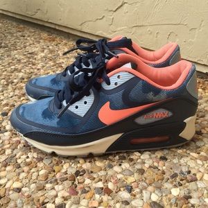 Nike AirMAX Sneakers