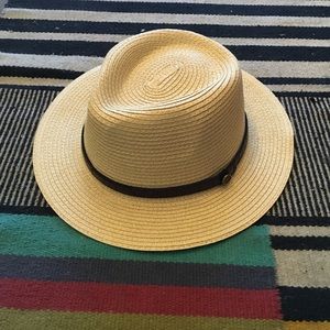 STRAW HAT
