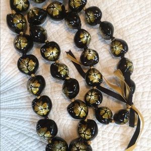 32" Black & Gold Kukui Nut Lei