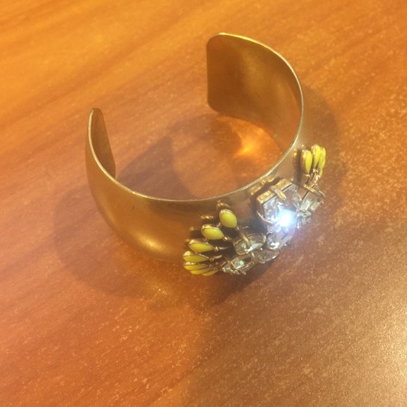 Norah cuff - Picture 2 of 4