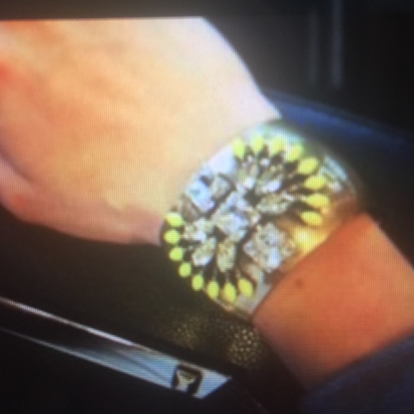 Norah cuff - Picture 4 of 4