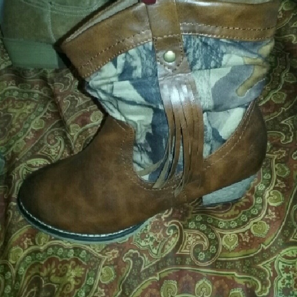 Boots - Picture 2 of 2