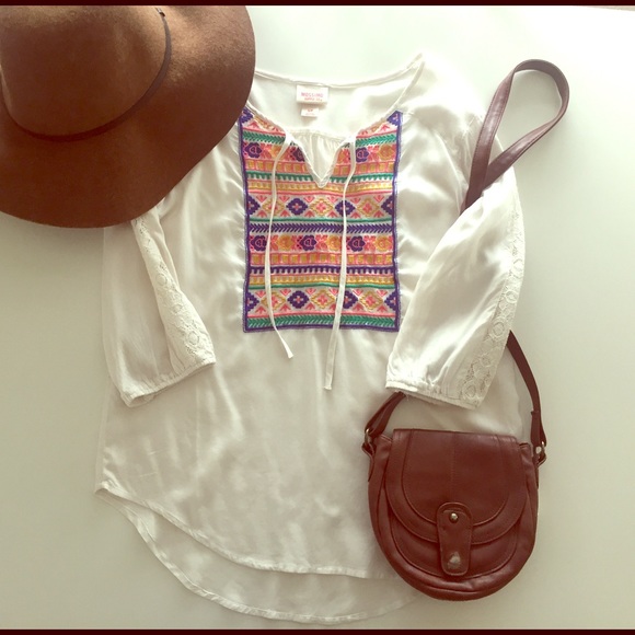 🌻Embroidered tunic style boho blouse