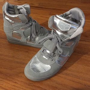 Size 8.5 sketchers wedge sneakers