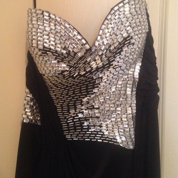 Long gown - Picture 2 of 4