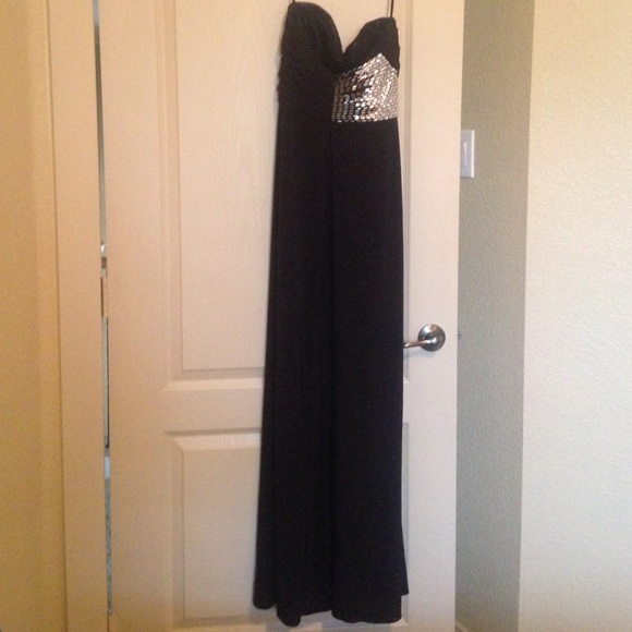 Long gown - Picture 4 of 4