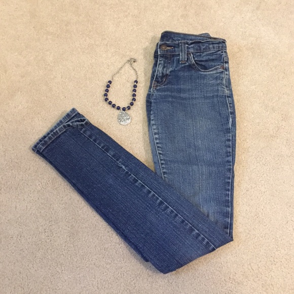 Medium wash skinny jeans