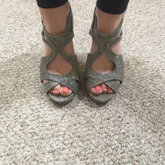 Silver Heels - Picture 2 of 4