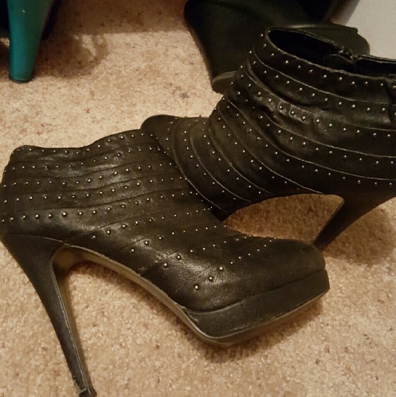 Black bootie