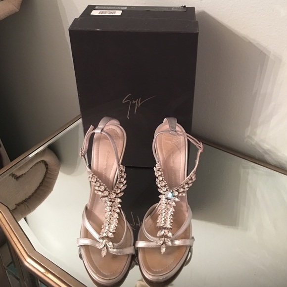 Giuseppe Zanotti Silver Heels! - Picture 3 of 4