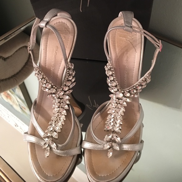 Giuseppe Zanotti Silver Heels! - Picture 4 of 4