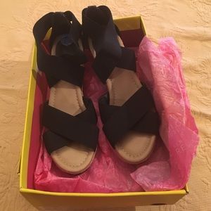 Kenneth Cole Reaction Black wedge with cork.